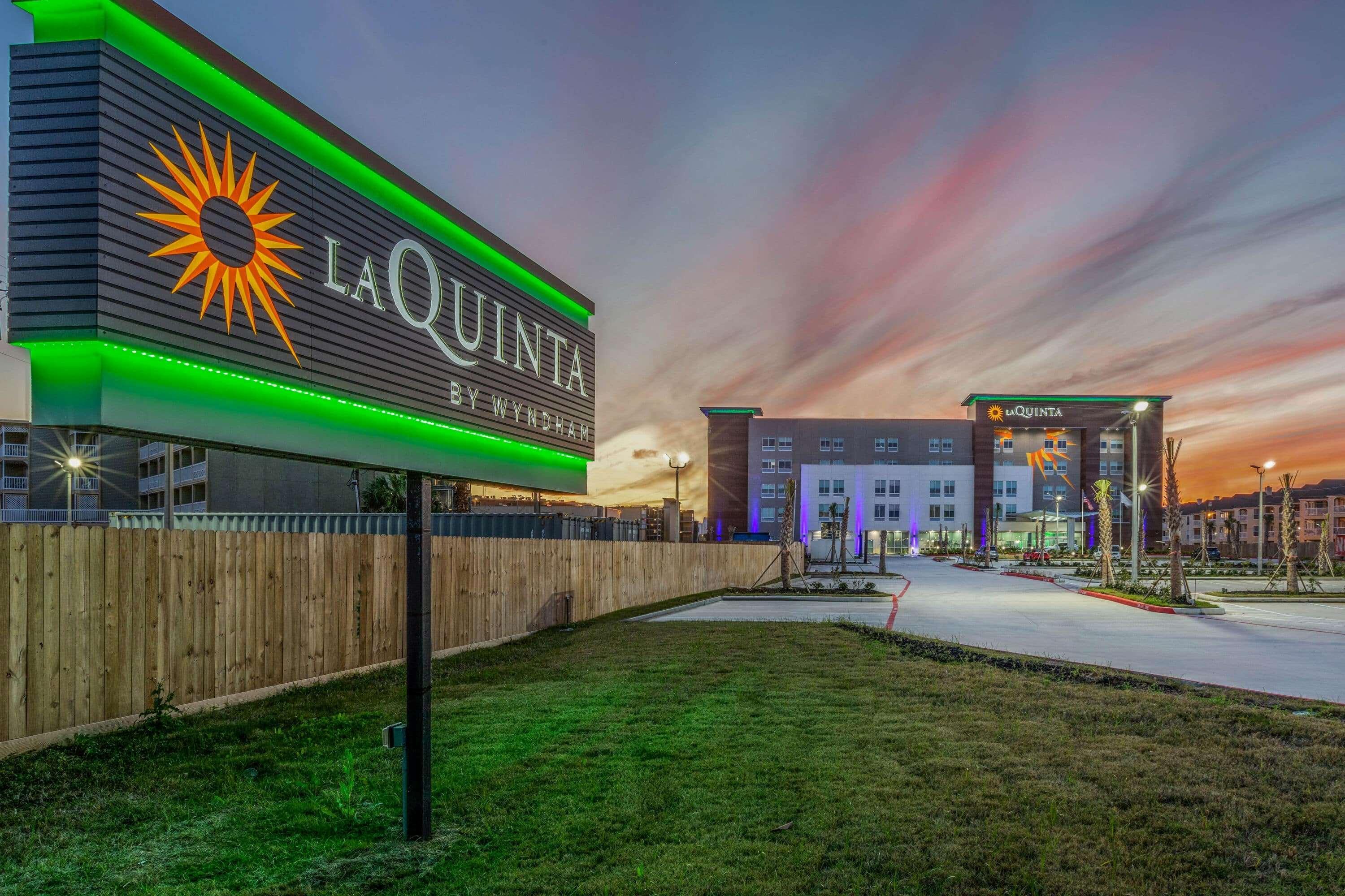 La Quinta Inn & Suites By Wyndham Galveston West Seawall Exterior foto